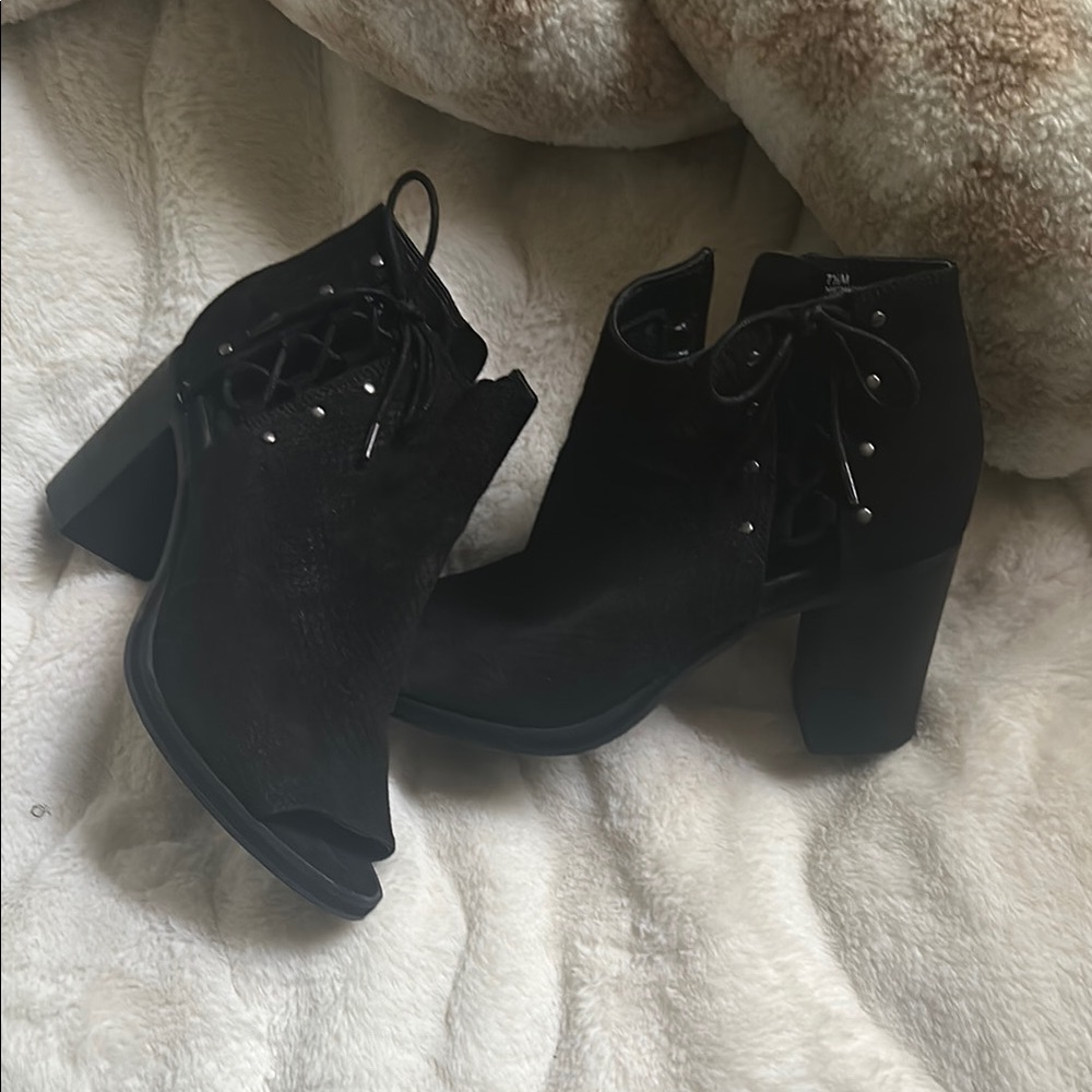 Nine West Black Ankle Booties with Chunky Heel